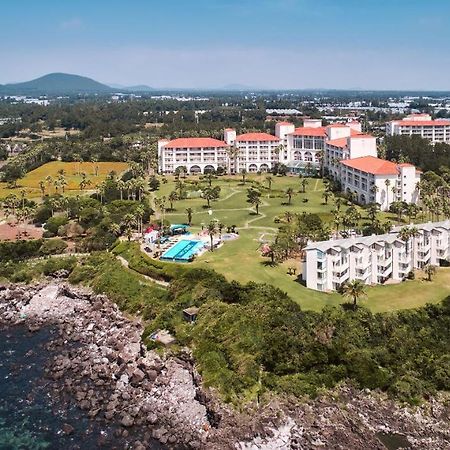 Sono Calm Jeju Hotel Сеогвипо Екстериор снимка