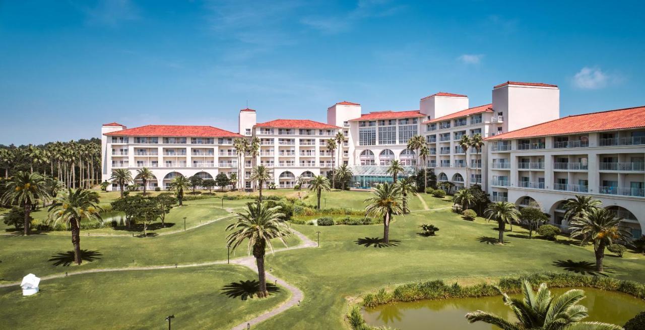Sono Calm Jeju Hotel Сеогвипо Екстериор снимка