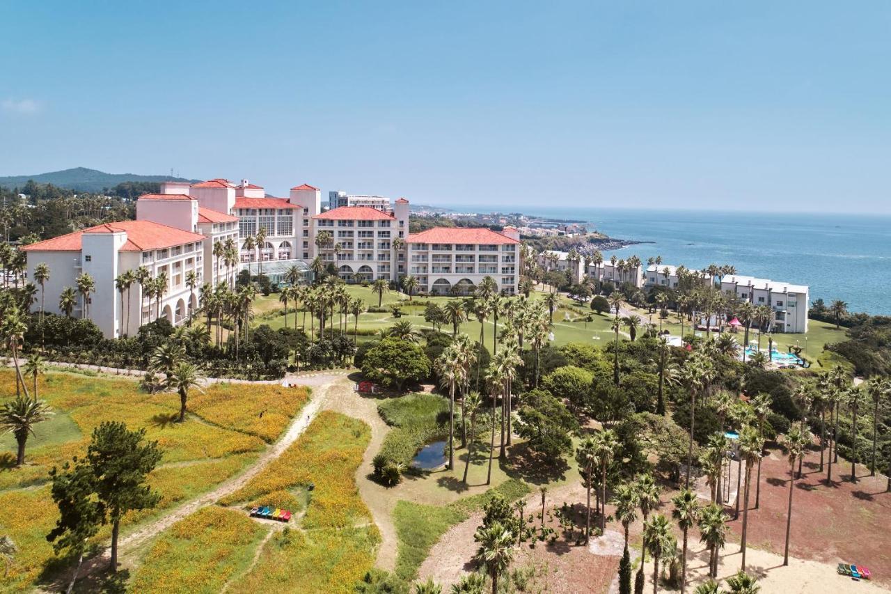 Sono Calm Jeju Hotel Сеогвипо Екстериор снимка