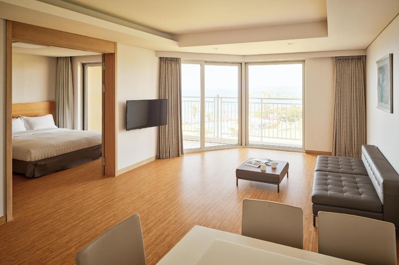 Sono Calm Jeju Hotel Сеогвипо Екстериор снимка