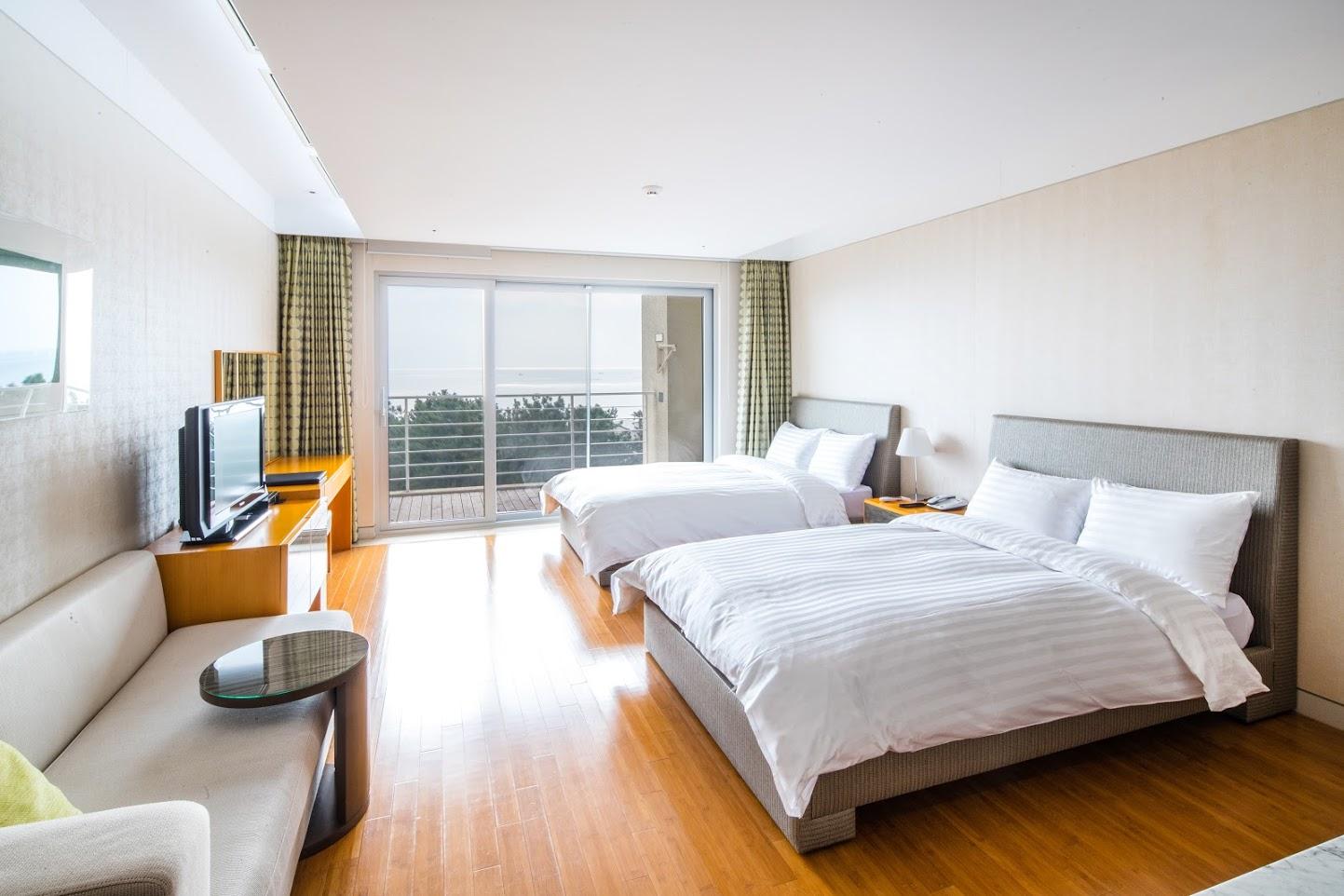 Sono Calm Jeju Hotel Сеогвипо Екстериор снимка