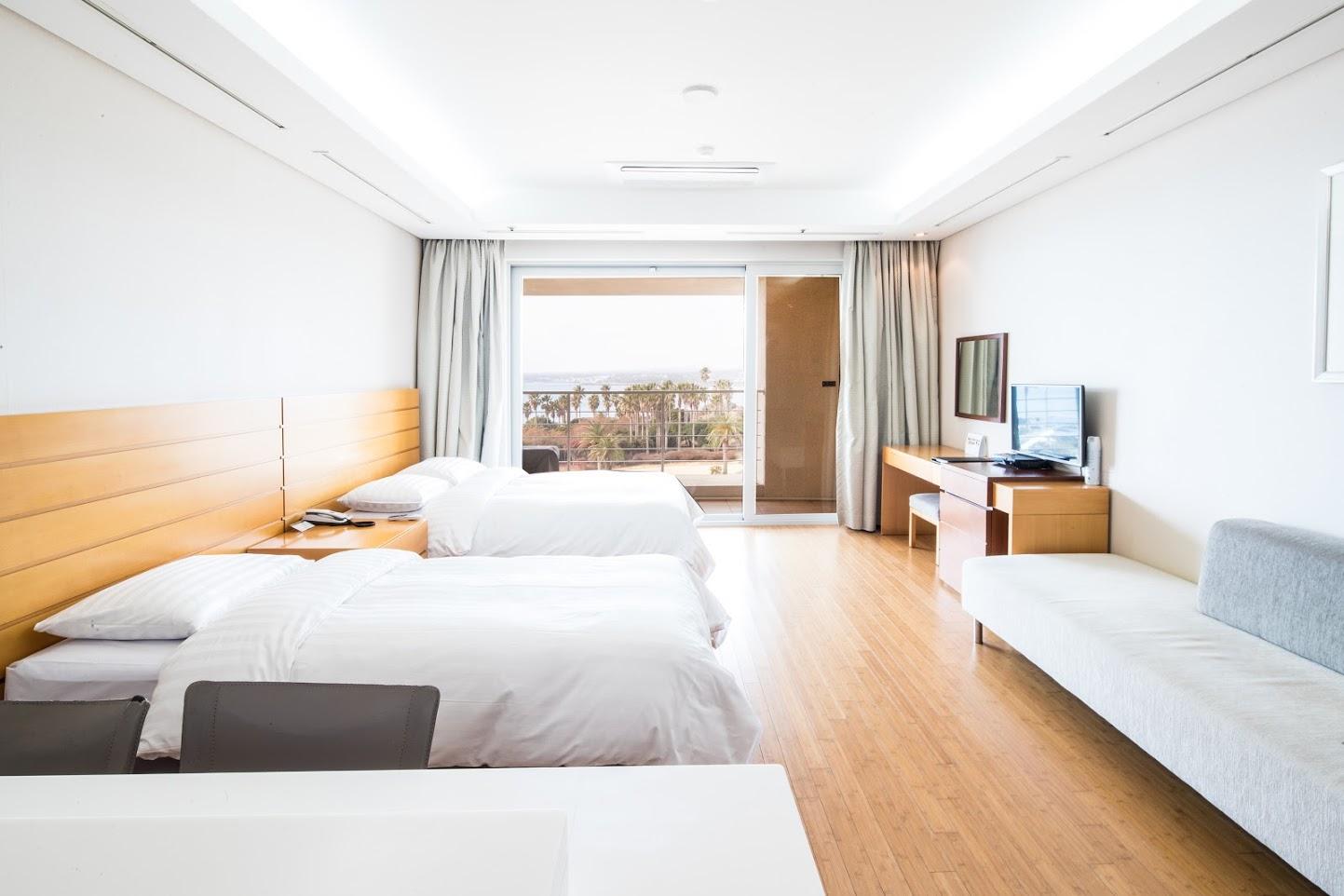 Sono Calm Jeju Hotel Сеогвипо Екстериор снимка