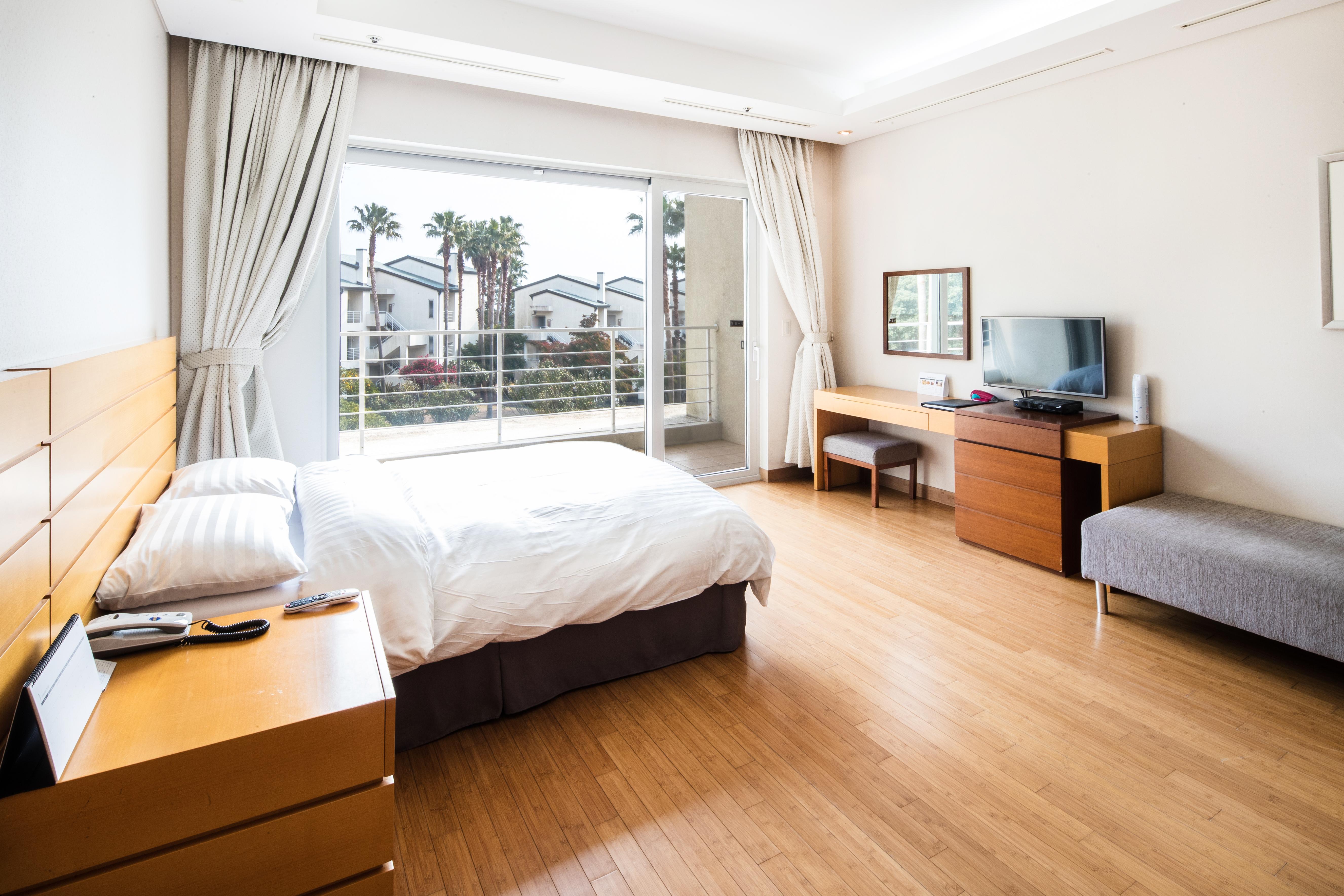 Sono Calm Jeju Hotel Сеогвипо Екстериор снимка