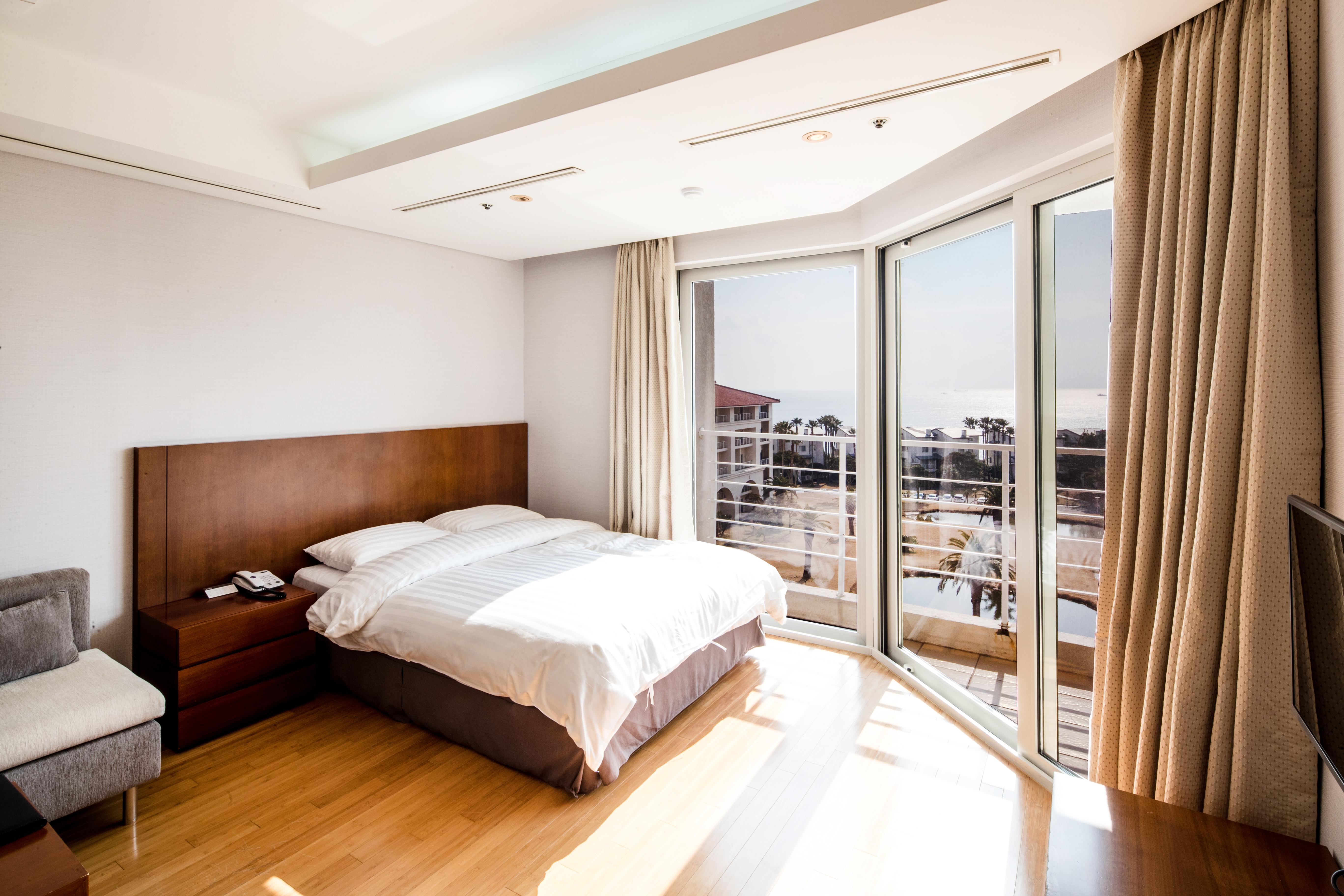 Sono Calm Jeju Hotel Сеогвипо Екстериор снимка
