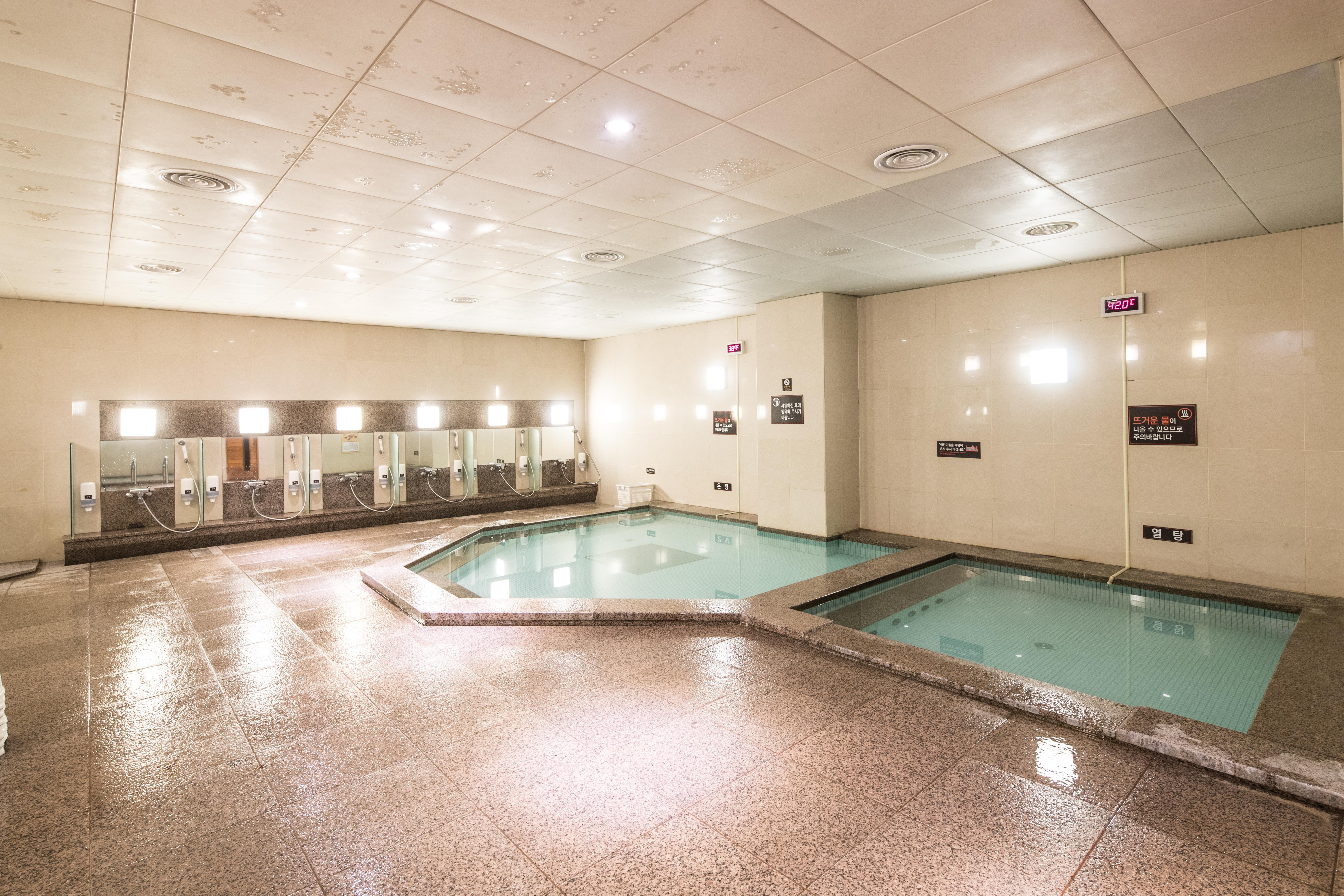 Sono Calm Jeju Hotel Сеогвипо Екстериор снимка
