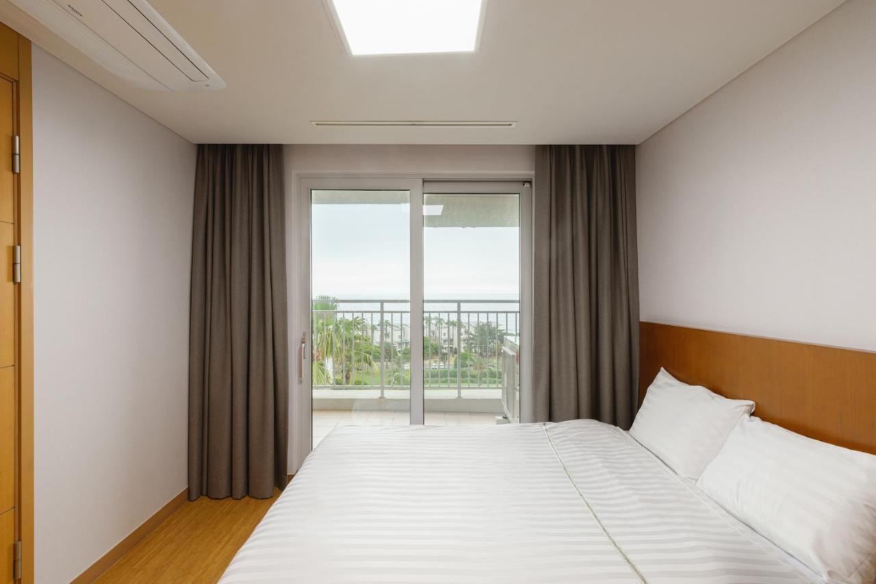 Sono Calm Jeju Hotel Сеогвипо Екстериор снимка