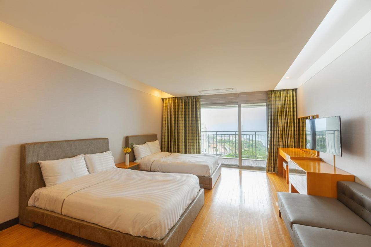 Sono Calm Jeju Hotel Сеогвипо Екстериор снимка