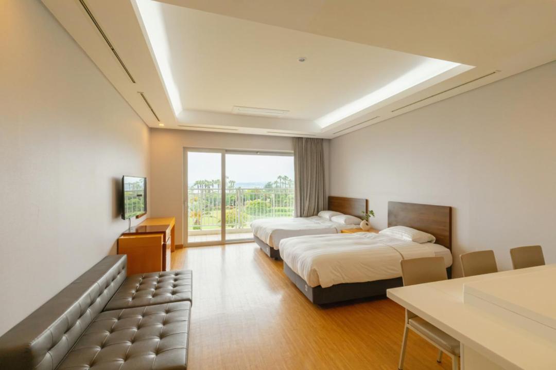 Sono Calm Jeju Hotel Сеогвипо Екстериор снимка