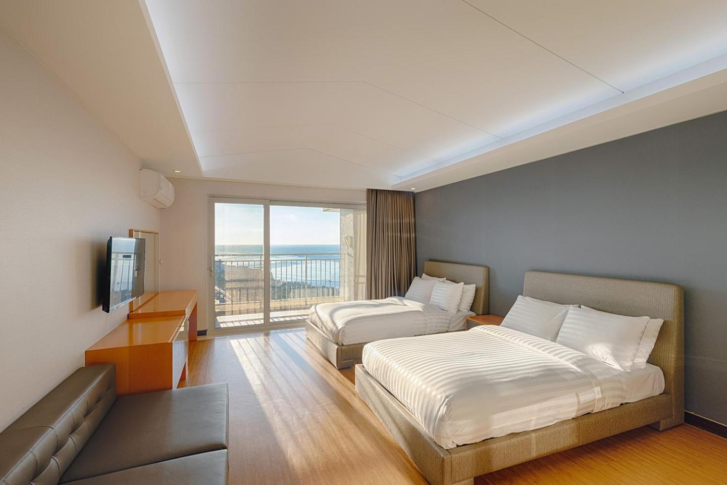 Sono Calm Jeju Hotel Сеогвипо Екстериор снимка